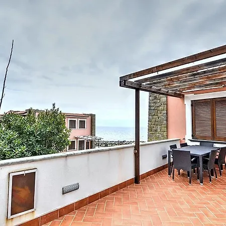 Sleeps 6 Air Con *