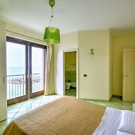 Βίλα Sleeps 6 Air Con Acciaroli