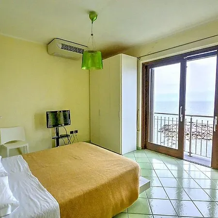 Sleeps 6 Air Con *