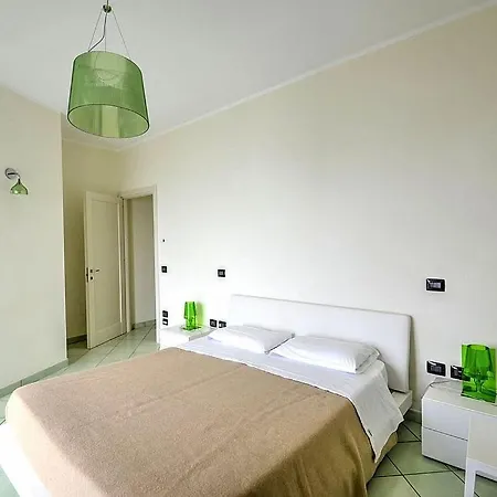 Βίλα Sleeps 6 Air Con
